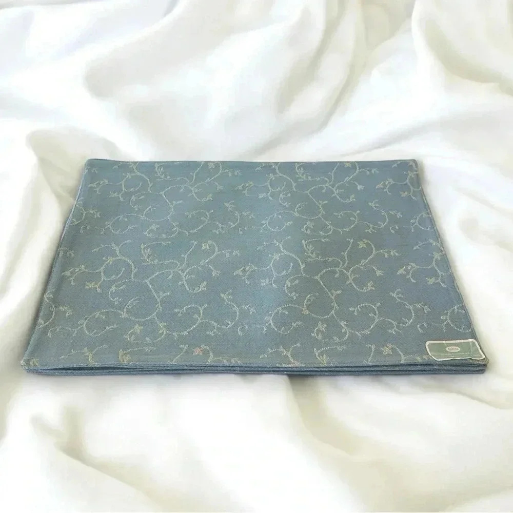 NWT Danica ‘Vine Damask’ Placemats in Cool Blue Set of 4 13” x 19”